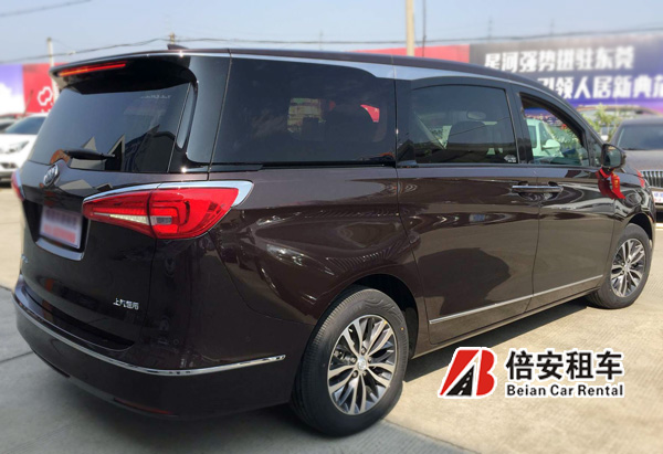 新款別克車商務(wù)車7座，車后側(cè).jpg
